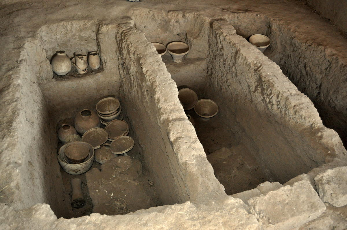 یکی از قبرهای شهر